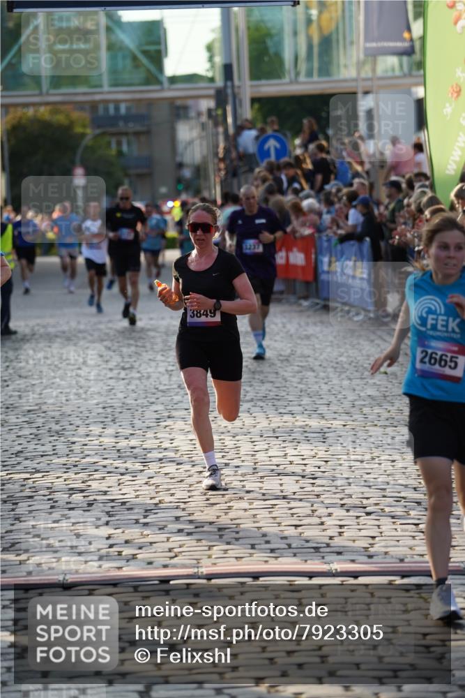 13.06.2025 - Holstenköstenlauf Felixshl http://msf.ph/oto/7923305 13.06.2025 19:52:52 Laufen 2103, 2398, 2607, 2665, 3123, 3237, 3849 meine-sportfotos.de