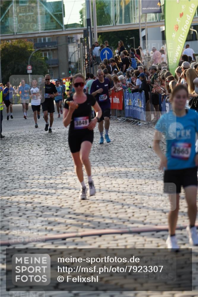 13.06.2025 - Holstenköstenlauf Felixshl http://msf.ph/oto/7923307 13.06.2025 19:52:52 Laufen 2103, 2398, 2607, 2665, 3123, 3237, 3849 meine-sportfotos.de