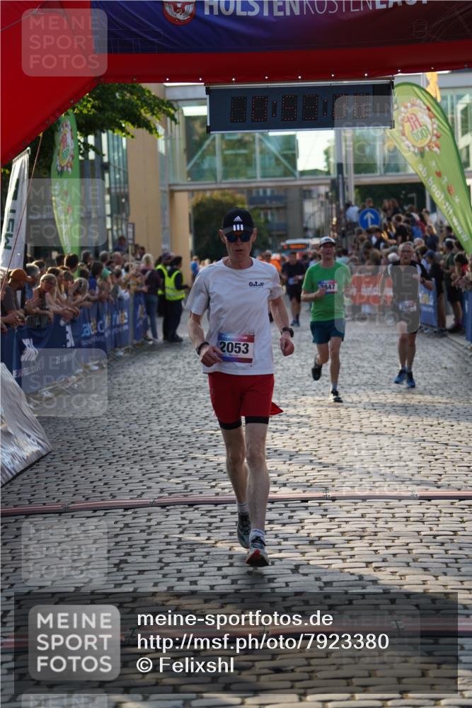 13.06.2025 - Holstenköstenlauf Felixshl http://msf.ph/oto/7923380 13.06.2025 19:53:25 Laufen 2053, 2661, 2664, 3847 meine-sportfotos.de