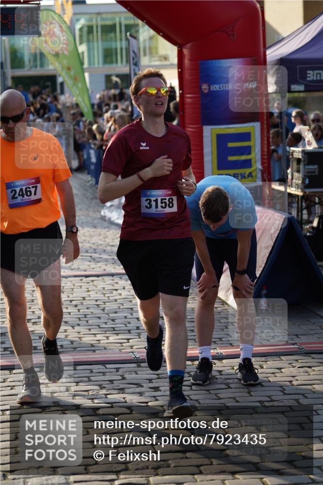 13.06.2025 - Holstenköstenlauf Felixshl http://msf.ph/oto/7923435 13.06.2025 19:53:44 Laufen 2476, 2493, 2498, 2722, 2929, 3158, 3189, 3742 meine-sportfotos.de