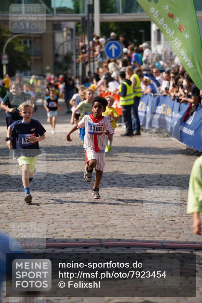 13.06.2025 - Holstenköstenlauf Felixshl http://msf.ph/oto/7923454 13.06.2025 16:06:35 Laufen 171, 449, 466, 587, 590, 602, 1039, 1188, 1283, 1298, 1388 meine-sportfotos.de