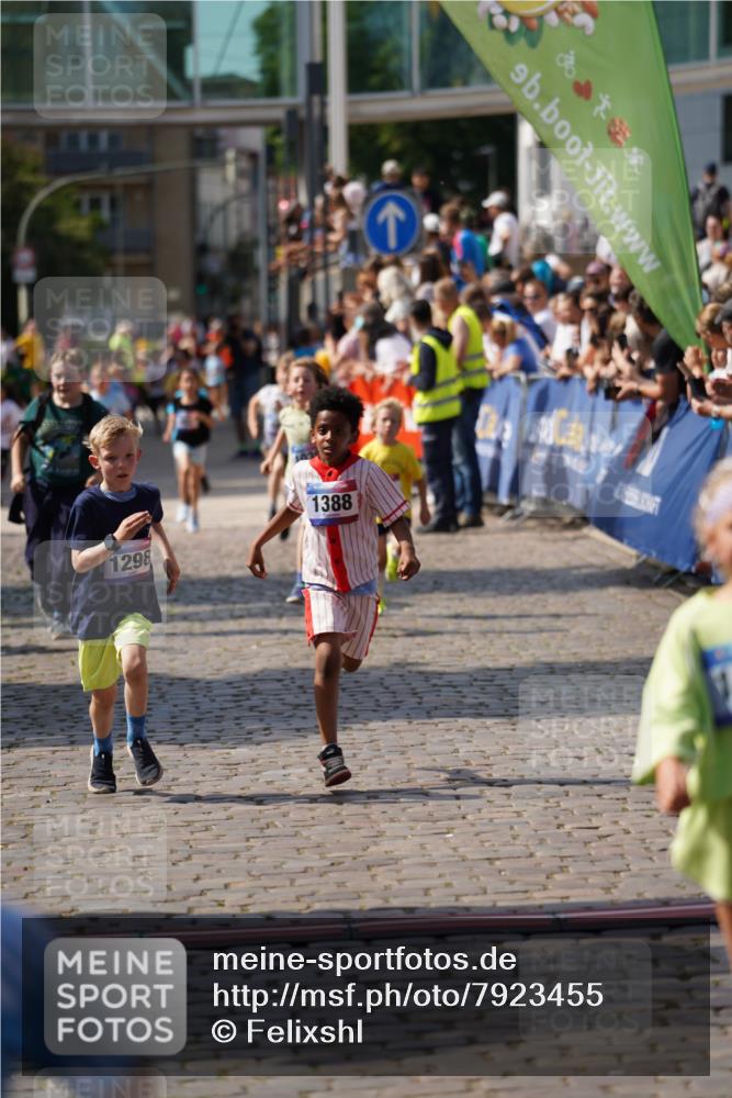 13.06.2025 - Holstenköstenlauf Felixshl http://msf.ph/oto/7923455 13.06.2025 16:06:35 Laufen 171, 449, 466, 587, 590, 602, 1039, 1188, 1283, 1298, 1388 meine-sportfotos.de