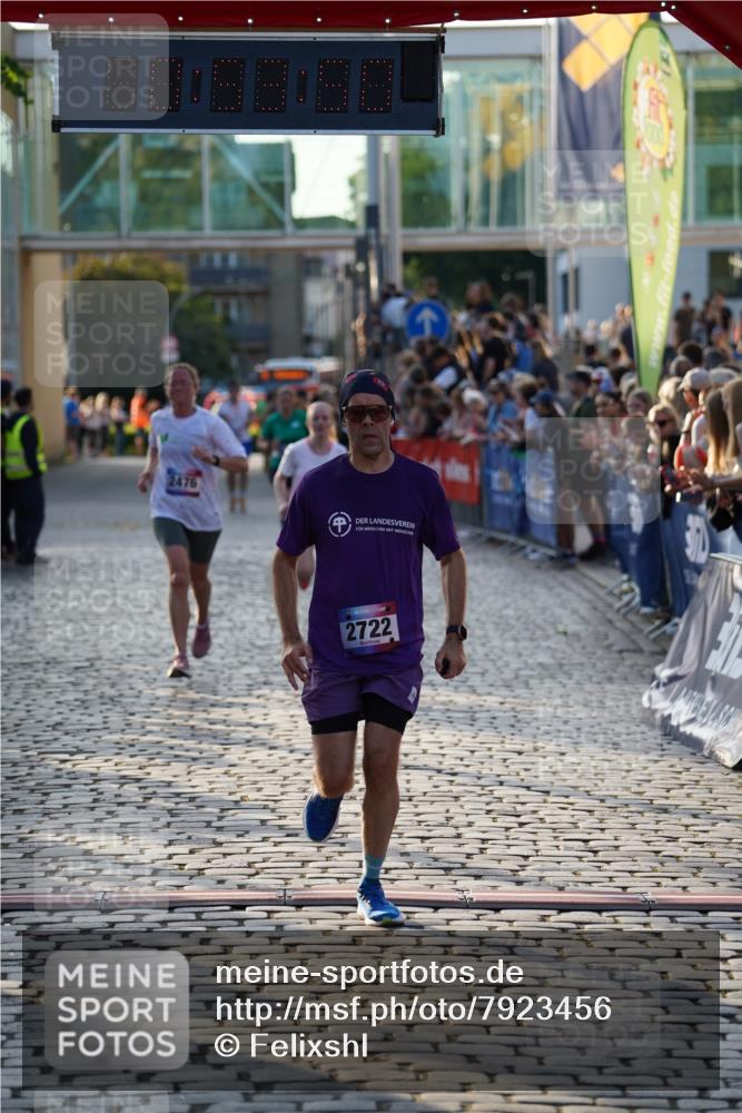 13.06.2025 - Holstenköstenlauf Felixshl http://msf.ph/oto/7923456 13.06.2025 19:53:49 Laufen 2476, 2498, 2722, 2929, 3063, 3189, 3742 meine-sportfotos.de