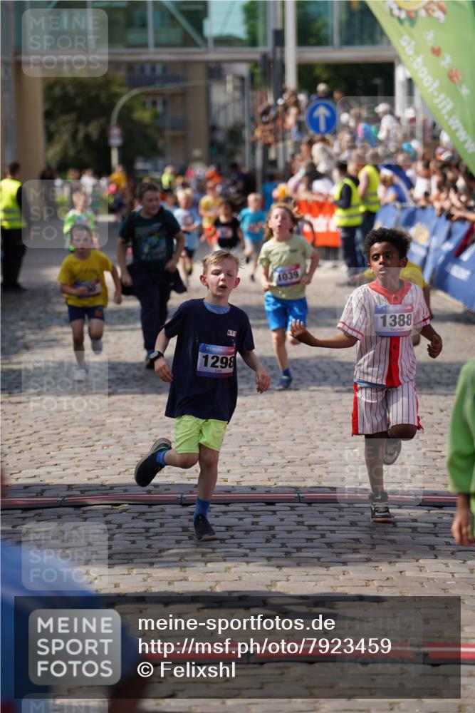 13.06.2025 - Holstenköstenlauf Felixshl http://msf.ph/oto/7923459 13.06.2025 16:06:37 Laufen 171, 296, 321, 449, 462, 466, 587, 590, 698, 1039, 1283, 1298, 1388 meine-sportfotos.de