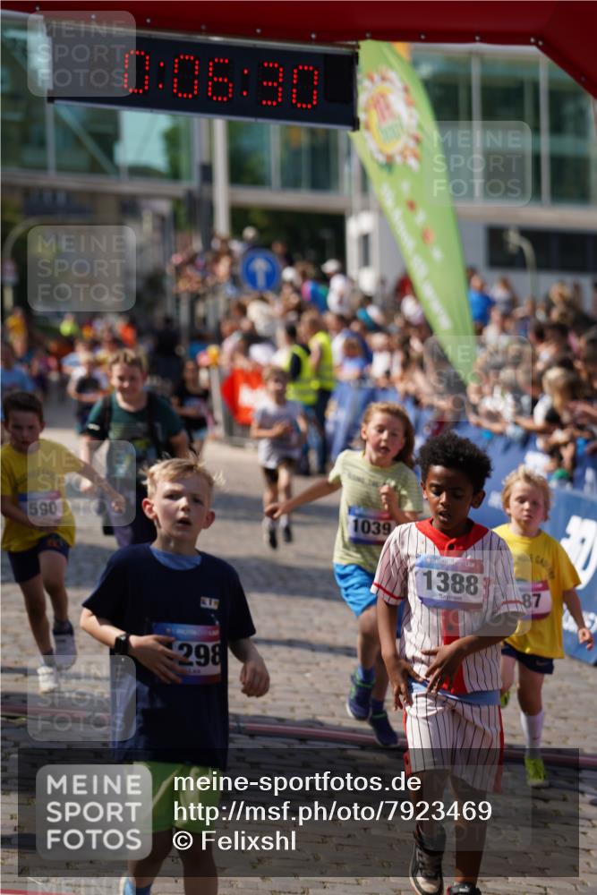 13.06.2025 - Holstenköstenlauf Felixshl http://msf.ph/oto/7923469 13.06.2025 16:06:39 Laufen 171, 296, 307, 321, 462, 466, 587, 590, 698, 1039, 1298, 1388 meine-sportfotos.de