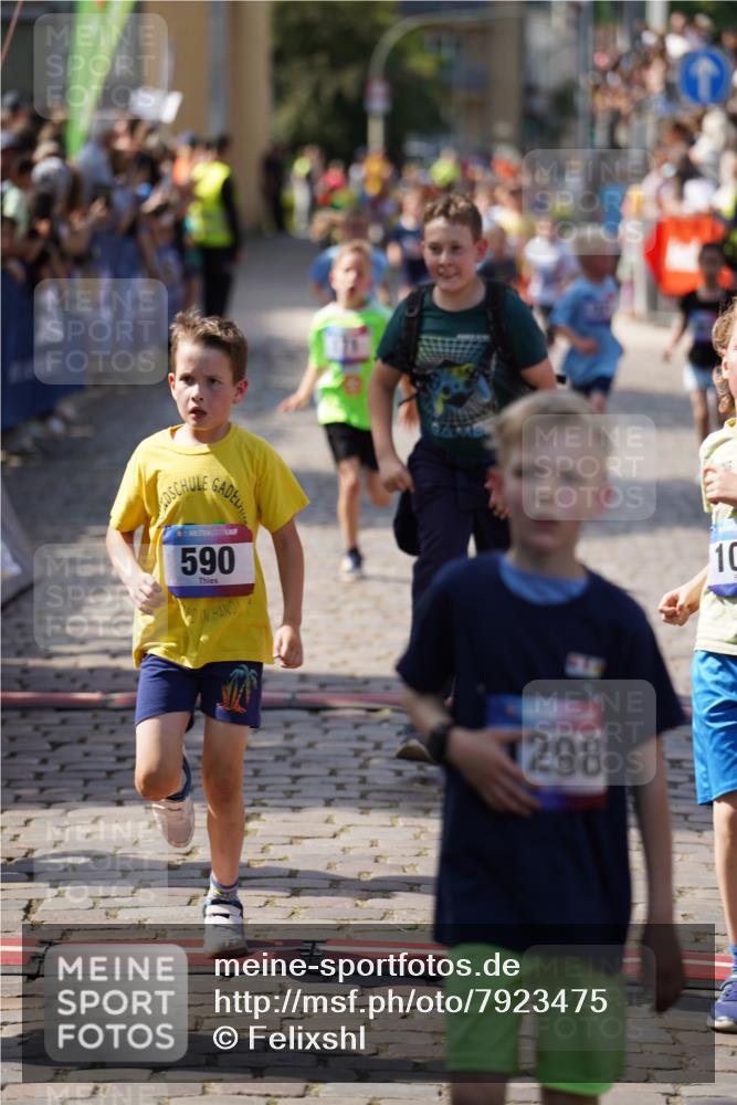 13.06.2025 - Holstenköstenlauf Felixshl http://msf.ph/oto/7923475 13.06.2025 16:06:41 Laufen 171, 296, 307, 321, 462, 466, 587, 590, 698, 860, 1039, 1298, 1384, 1386, 1388 meine-sportfotos.de