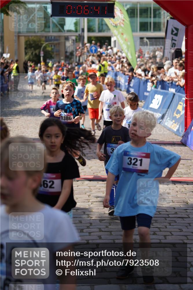 13.06.2025 - Holstenköstenlauf Felixshl http://msf.ph/oto/7923508 13.06.2025 16:06:50 Laufen 20, 167, 305, 307, 311, 460, 591, 860, 957, 970, 1048, 1147, 1306, 1383, 1384, 1386, 1387, 1438, 1887, 1928 meine-sportfotos.de