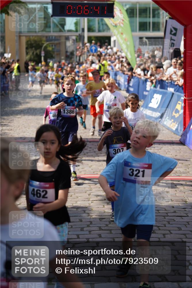 13.06.2025 - Holstenköstenlauf Felixshl http://msf.ph/oto/7923509 13.06.2025 16:06:50 Laufen 20, 167, 305, 307, 311, 460, 591, 860, 957, 970, 1048, 1147, 1306, 1383, 1384, 1386, 1387, 1438, 1887, 1928 meine-sportfotos.de