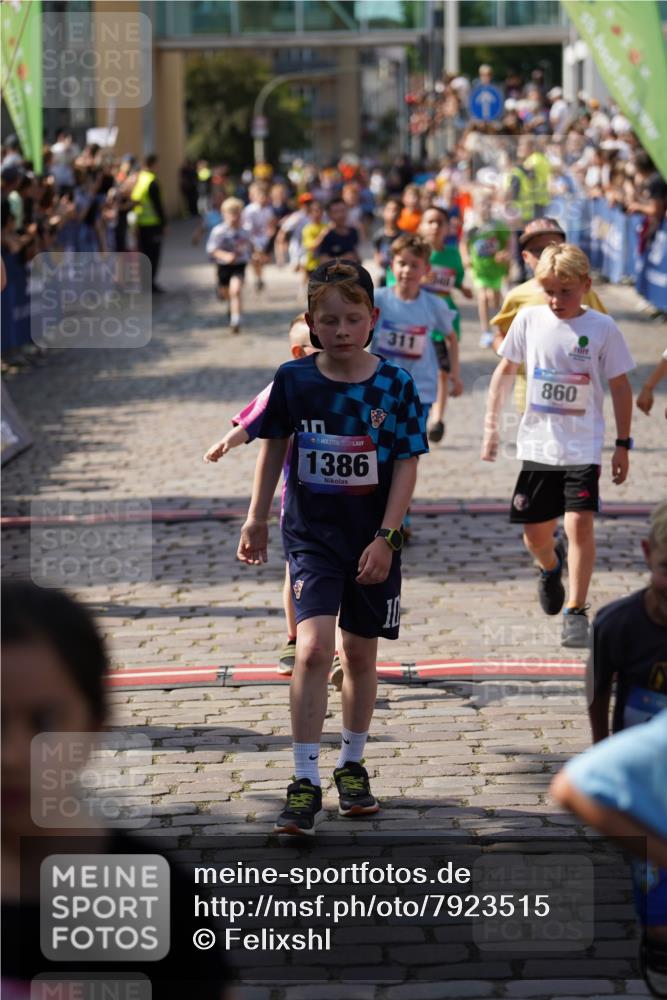 13.06.2025 - Holstenköstenlauf Felixshl http://msf.ph/oto/7923515 13.06.2025 16:06:52 Laufen 20, 75, 167, 305, 308, 311, 460, 591, 850, 855, 860, 957, 970, 1048, 1147, 1306, 1383, 1384, 1386, 1387, 1438, 1887, 1928 meine-sportfotos.de