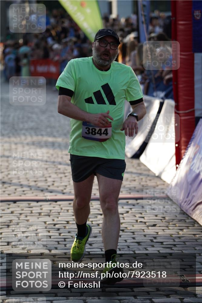 13.06.2025 - Holstenköstenlauf Felixshl http://msf.ph/oto/7923518 13.06.2025 19:54:09 Laufen 3778, 3844 meine-sportfotos.de