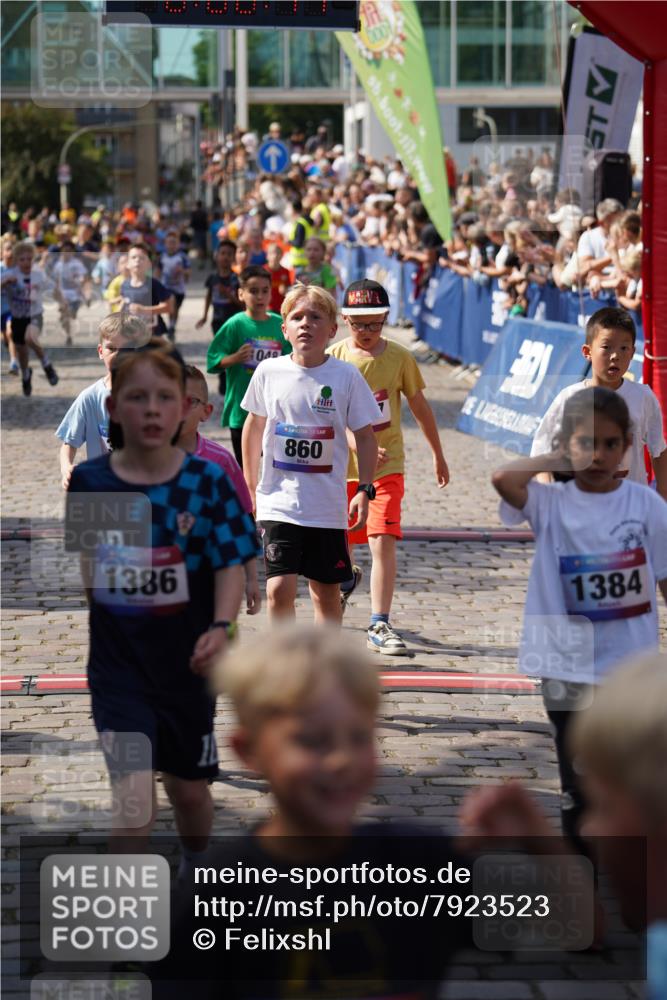 13.06.2025 - Holstenköstenlauf Felixshl http://msf.ph/oto/7923523 13.06.2025 16:06:53 Laufen 20, 75, 167, 305, 308, 311, 452, 460, 591, 716, 850, 855, 860, 957, 970, 1048, 1147, 1306, 1383, 1387, 1438, 1887, 1928 meine-sportfotos.de