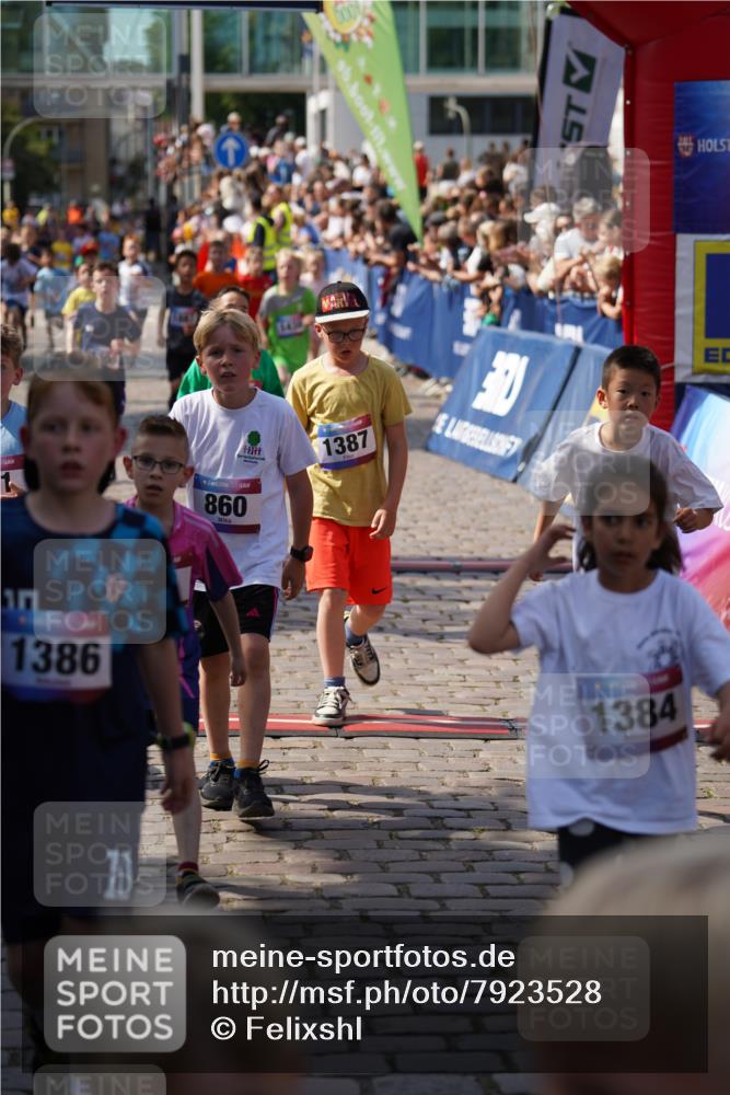 13.06.2025 - Holstenköstenlauf Felixshl http://msf.ph/oto/7923528 13.06.2025 16:06:53 Laufen 20, 75, 167, 305, 308, 311, 452, 460, 591, 716, 850, 855, 860, 957, 970, 1048, 1147, 1306, 1383, 1387, 1438, 1887, 1928 meine-sportfotos.de