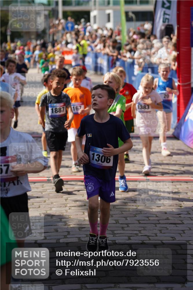 13.06.2025 - Holstenköstenlauf Felixshl http://msf.ph/oto/7923556 13.06.2025 16:06:59 Laufen 20, 26, 75, 167, 305, 306, 308, 434, 452, 574, 585, 591, 592, 716, 850, 855, 957, 970, 1043, 1306, 1383, 1389, 1438, 1887, 1928 meine-sportfotos.de