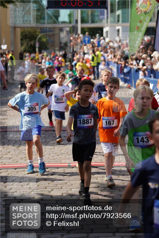 13.06.2025 - Holstenköstenlauf Felixshl http://msf.ph/oto/7923566 13.06.2025 16:07:01 Laufen 20, 26, 34, 75, 167, 305, 306, 308, 434, 452, 459, 574, 585, 591, 592, 693, 699, 716, 850, 855, 970, 1043, 1149, 1383, 1389, 1928 meine-sportfotos.de