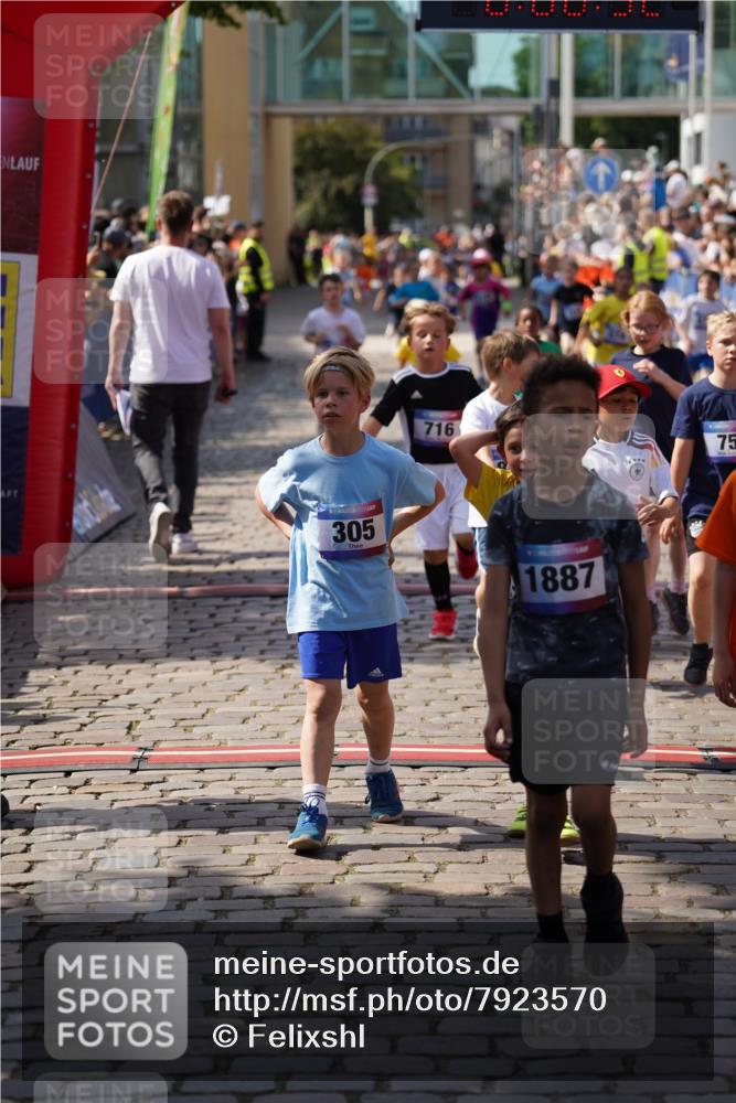 13.06.2025 - Holstenköstenlauf Felixshl http://msf.ph/oto/7923570 13.06.2025 16:07:01 Laufen 20, 26, 34, 75, 167, 305, 306, 308, 434, 452, 459, 574, 585, 591, 592, 693, 699, 716, 850, 855, 970, 1043, 1149, 1383, 1389, 1928 meine-sportfotos.de