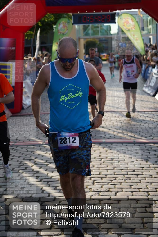 13.06.2025 - Holstenköstenlauf Felixshl http://msf.ph/oto/7923579 13.06.2025 19:54:29 Laufen 2028, 2092, 2812, 2869, 2882, 3231, 3302, 3600, 3675, 3749, 3874 meine-sportfotos.de