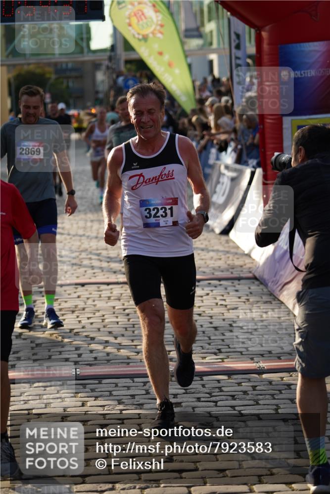 13.06.2025 - Holstenköstenlauf Felixshl http://msf.ph/oto/7923583 13.06.2025 19:54:30 Laufen 2028, 2092, 2869, 2882, 3231, 3302, 3675, 3749, 3874 meine-sportfotos.de