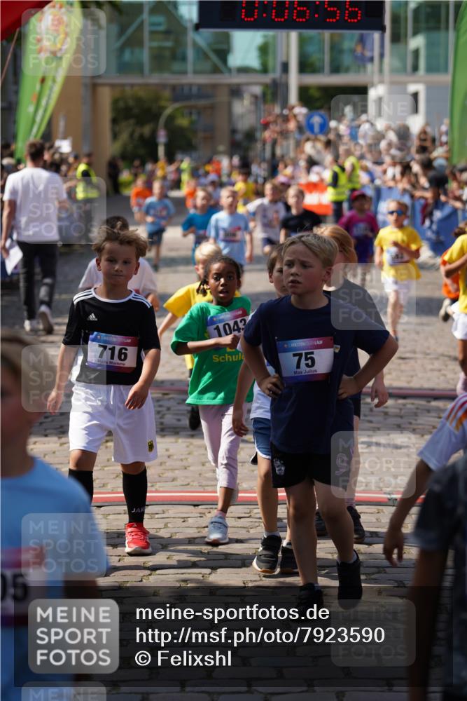 13.06.2025 - Holstenköstenlauf Felixshl http://msf.ph/oto/7923590 13.06.2025 16:07:05 Laufen 26, 34, 306, 316, 434, 452, 459, 467, 574, 575, 585, 592, 693, 699, 716, 973, 1043, 1149, 1202, 1389 meine-sportfotos.de