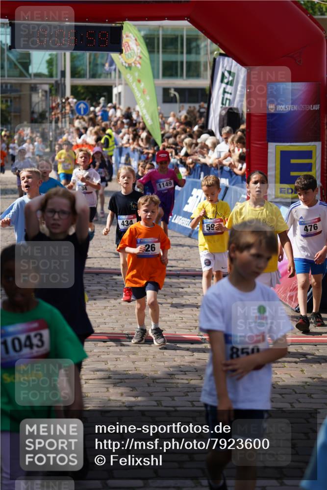13.06.2025 - Holstenköstenlauf Felixshl http://msf.ph/oto/7923600 13.06.2025 16:07:08 Laufen 26, 34, 40, 124, 170, 306, 316, 434, 459, 467, 574, 575, 585, 592, 693, 699, 973, 1149, 1202, 1389 meine-sportfotos.de