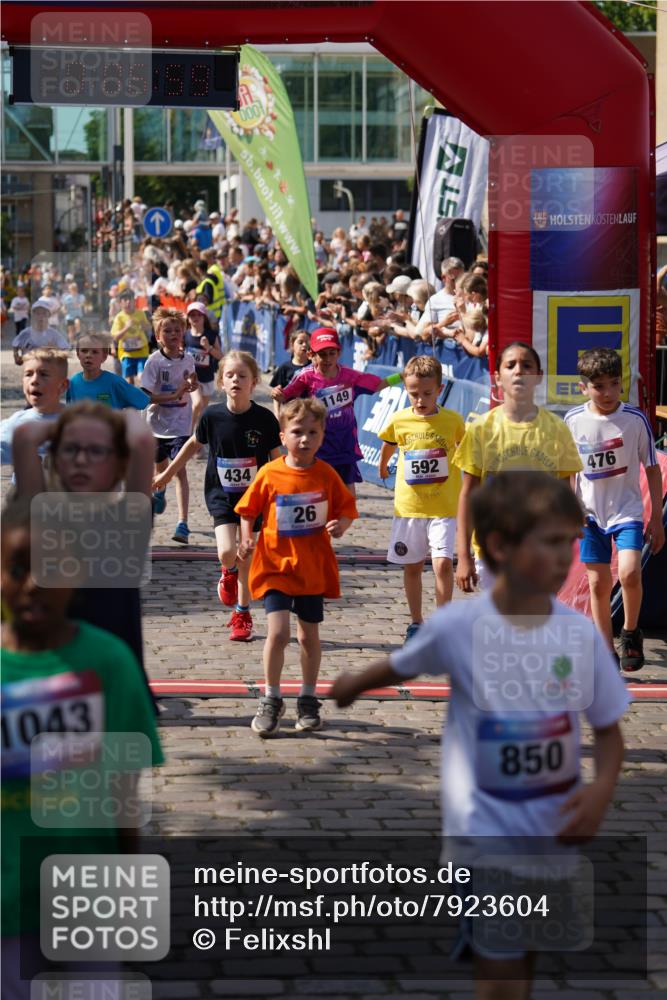 13.06.2025 - Holstenköstenlauf Felixshl http://msf.ph/oto/7923604 13.06.2025 16:07:08 Laufen 26, 34, 40, 124, 170, 306, 316, 434, 459, 467, 574, 575, 585, 592, 693, 699, 973, 1149, 1202, 1389 meine-sportfotos.de