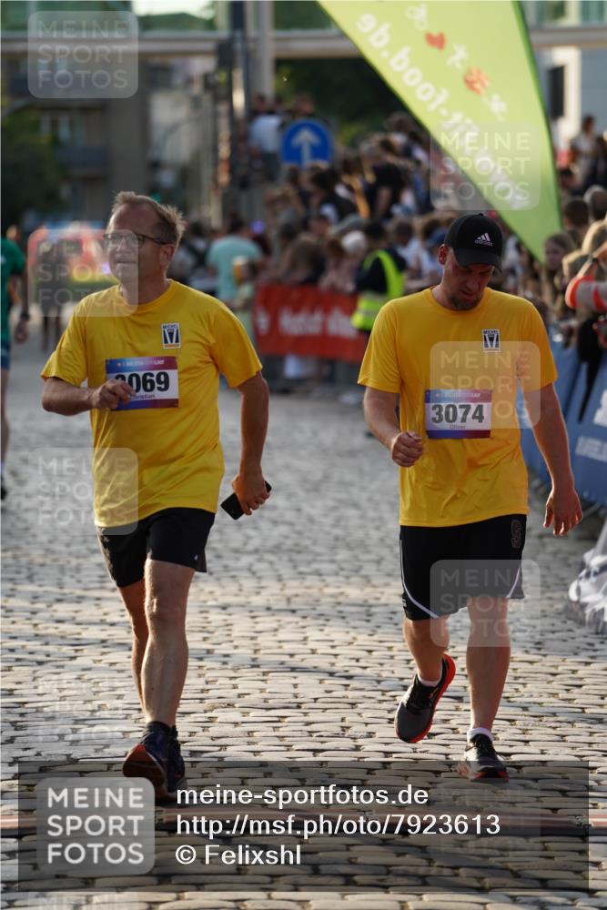 13.06.2025 - Holstenköstenlauf Felixshl http://msf.ph/oto/7923613 13.06.2025 19:54:54 Laufen 3062, 3069, 3074 meine-sportfotos.de
