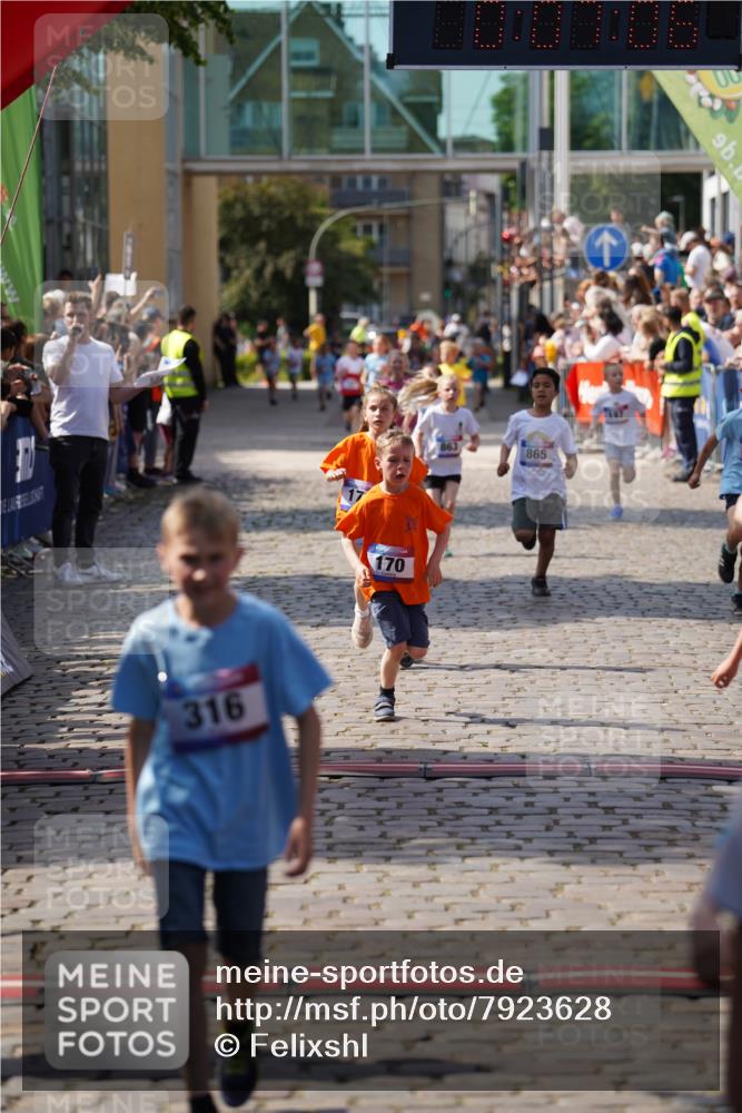 13.06.2025 - Holstenköstenlauf Felixshl http://msf.ph/oto/7923628 13.06.2025 16:07:15 Laufen 40, 124, 170, 172, 197, 315, 467, 575, 589, 847, 863, 865, 973, 1202, 1808 meine-sportfotos.de