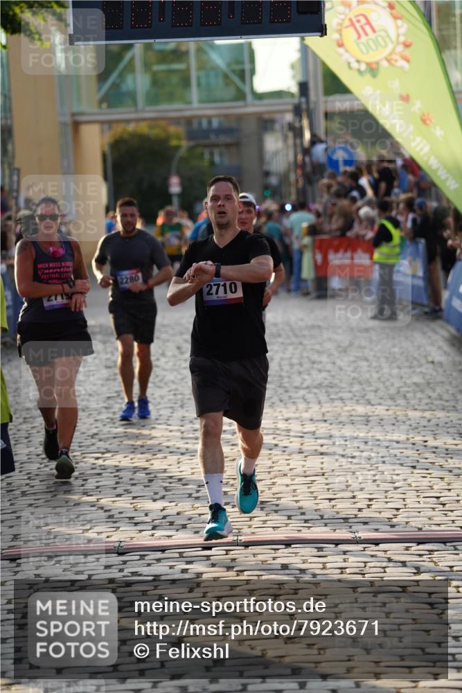 13.06.2025 - Holstenköstenlauf Felixshl http://msf.ph/oto/7923671 13.06.2025 19:55:19 Laufen 2280, 2420, 2424, 2644, 2710, 2719, 3707, 3739 meine-sportfotos.de