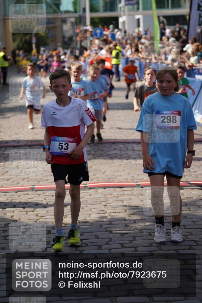 13.06.2025 - Holstenköstenlauf Felixshl http://msf.ph/oto/7923675 13.06.2025 16:07:28 Laufen 53, 108, 174, 193, 298, 300, 312, 323, 579, 688, 848, 953, 1146, 1150, 1286, 1382 meine-sportfotos.de