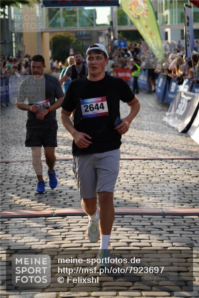 13.06.2025 - Holstenköstenlauf Felixshl http://msf.ph/oto/7923697 13.06.2025 19:55:22 Laufen 2280, 2420, 2424, 2644, 2710, 2719, 3707, 3739 meine-sportfotos.de