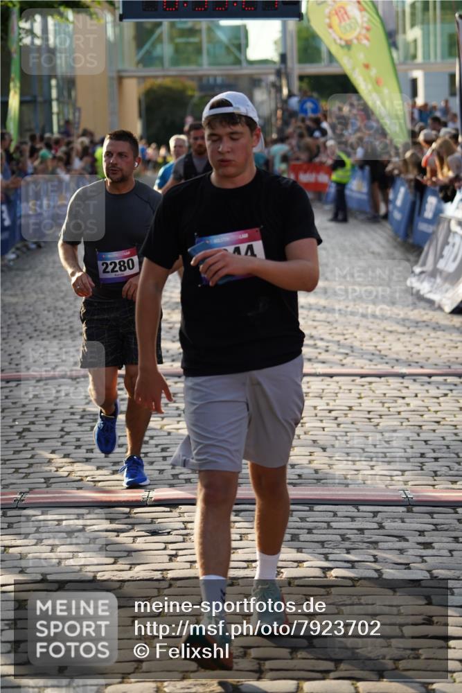 13.06.2025 - Holstenköstenlauf Felixshl http://msf.ph/oto/7923702 13.06.2025 19:55:23 Laufen 2280, 2420, 2424, 2644, 2710, 2719, 3707 meine-sportfotos.de