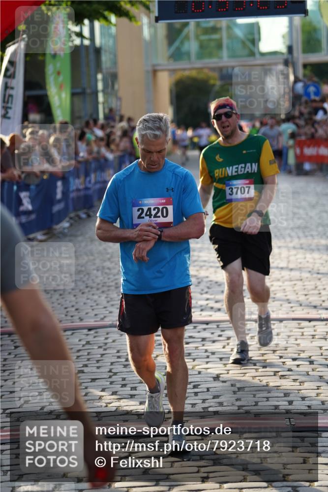 13.06.2025 - Holstenköstenlauf Felixshl http://msf.ph/oto/7923718 13.06.2025 19:55:28 Laufen 2307, 2420, 2424, 3707 meine-sportfotos.de
