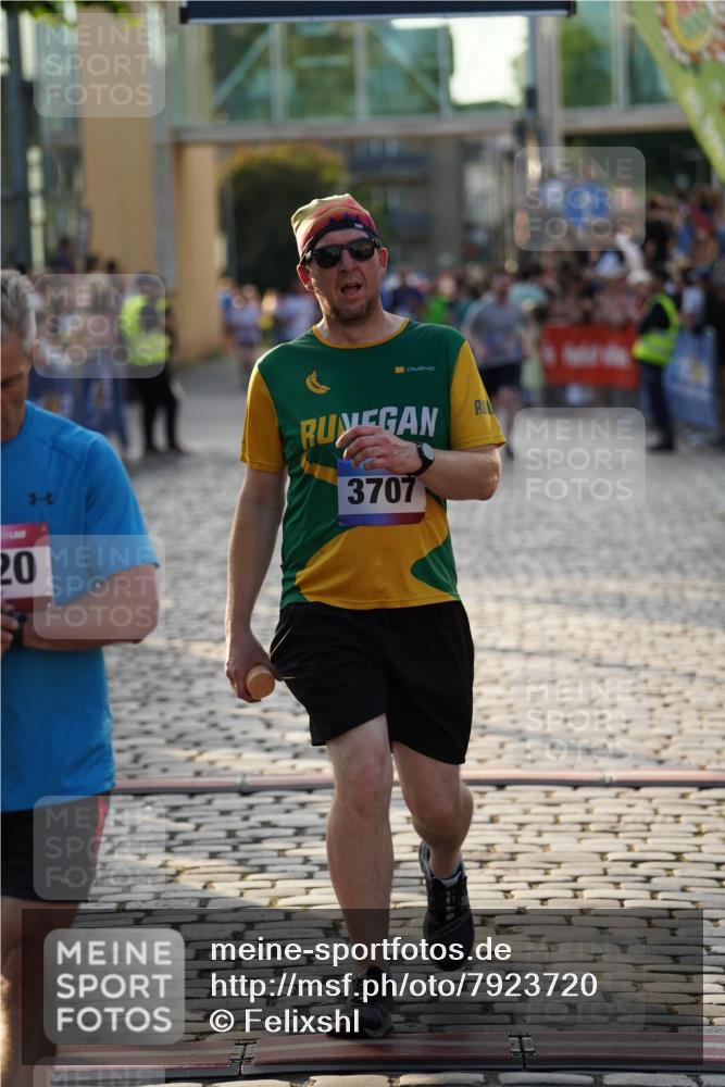 13.06.2025 - Holstenköstenlauf Felixshl http://msf.ph/oto/7923720 13.06.2025 19:55:29 Laufen 2297, 2307, 2420, 3707 meine-sportfotos.de
