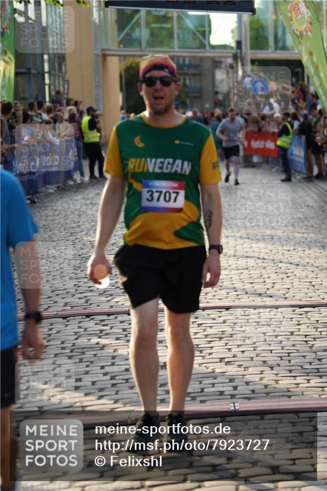 13.06.2025 - Holstenköstenlauf Felixshl http://msf.ph/oto/7923727 13.06.2025 19:55:30 Laufen 2297, 2307, 3707 meine-sportfotos.de