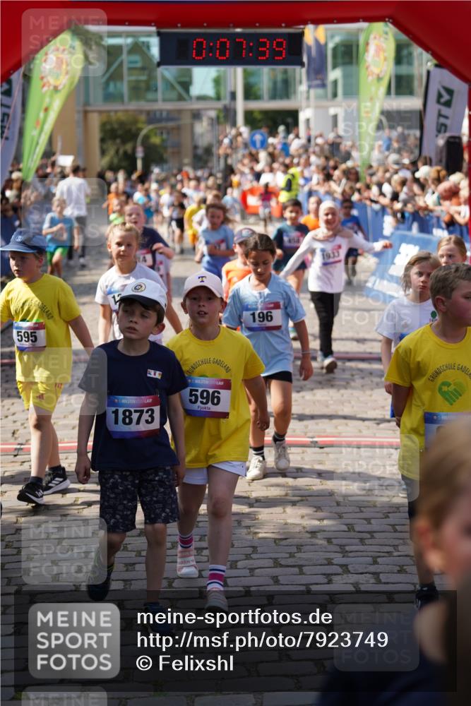 13.06.2025 - Holstenköstenlauf Felixshl http://msf.ph/oto/7923749 13.06.2025 16:07:48 Laufen 18, 175, 204, 297, 432, 439, 442, 458, 580, 706, 846, 853, 955, 959, 974, 1184, 1185, 1301, 1412, 1817 meine-sportfotos.de