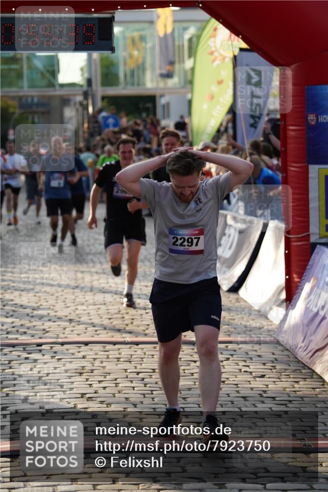 13.06.2025 - Holstenköstenlauf Felixshl http://msf.ph/oto/7923750 13.06.2025 19:55:39 Laufen 2065, 2107, 2297, 2307, 2499, 2619, 2965, 2967, 3304, 3657, 3732 meine-sportfotos.de