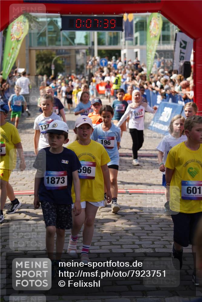 13.06.2025 - Holstenköstenlauf Felixshl http://msf.ph/oto/7923751 13.06.2025 16:07:48 Laufen 18, 175, 204, 297, 432, 439, 442, 458, 580, 706, 846, 853, 955, 959, 974, 1184, 1185, 1301, 1412, 1817 meine-sportfotos.de