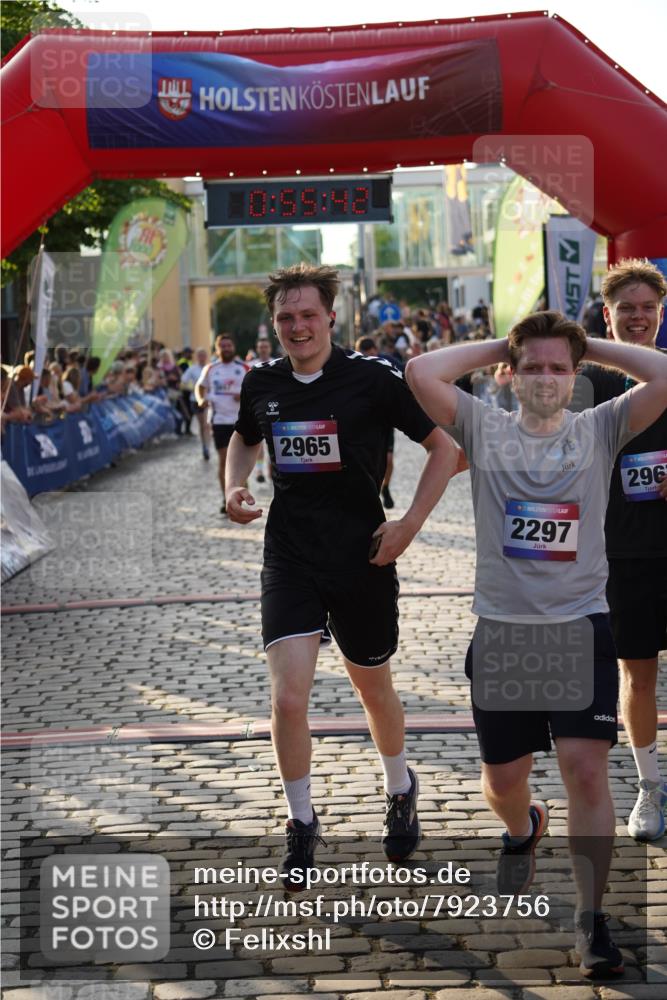 13.06.2025 - Holstenköstenlauf Felixshl http://msf.ph/oto/7923756 13.06.2025 19:55:41 Laufen 2065, 2107, 2297, 2499, 2619, 2965, 2967, 3304, 3657, 3662, 3732 meine-sportfotos.de