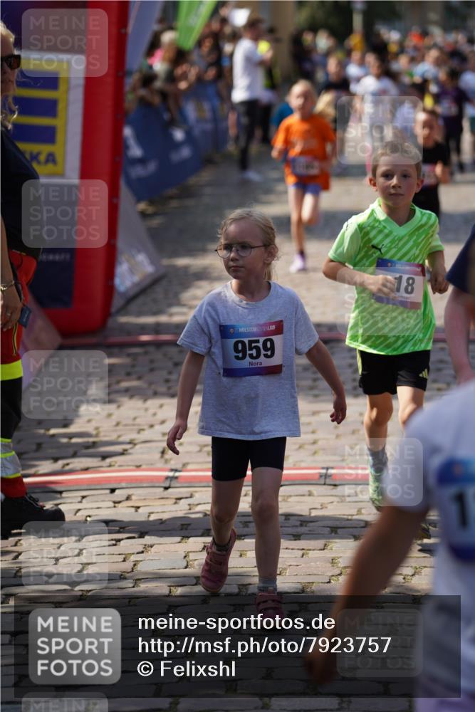 13.06.2025 - Holstenköstenlauf Felixshl http://msf.ph/oto/7923757 13.06.2025 16:07:52 Laufen 18, 175, 204, 297, 304, 325, 432, 439, 442, 456, 458, 461, 464, 580, 581, 584, 588, 687, 706, 838, 846, 857, 955, 959, 1037, 1041, 1183, 1184, 1185, 1187, 1206, 1301, 1817 meine-sportfotos.de