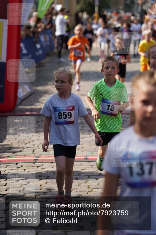 13.06.2025 - Holstenköstenlauf Felixshl http://msf.ph/oto/7923759 13.06.2025 16:07:52 Laufen 18, 175, 204, 297, 304, 325, 432, 439, 442, 456, 458, 461, 464, 580, 581, 584, 588, 687, 706, 838, 846, 857, 955, 959, 1037, 1041, 1183, 1184, 1185, 1187, 1206, 1301, 1817 meine-sportfotos.de
