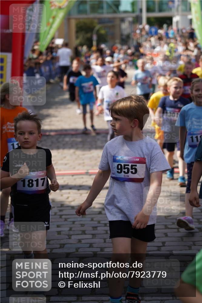 13.06.2025 - Holstenköstenlauf Felixshl http://msf.ph/oto/7923779 13.06.2025 16:07:56 Laufen 52, 304, 325, 432, 442, 456, 461, 464, 580, 581, 584, 588, 687, 706, 838, 846, 857, 1037, 1041, 1183, 1184, 1185, 1187, 1206, 1301, 1817, 1898 meine-sportfotos.de