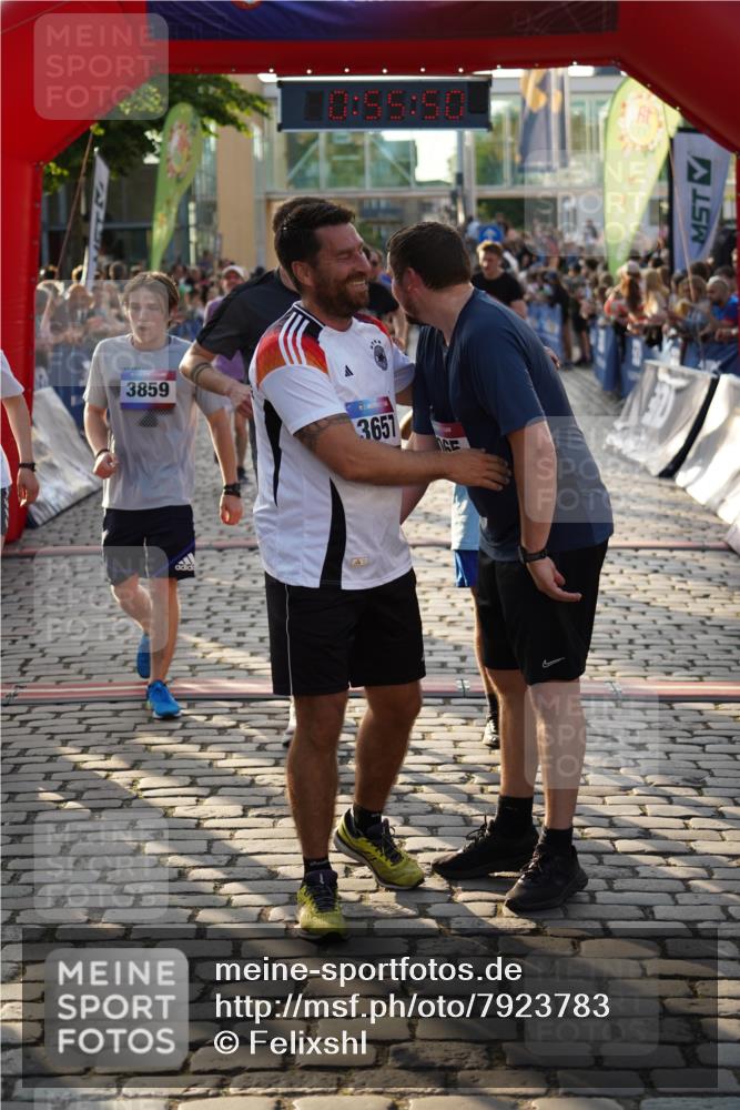 13.06.2025 - Holstenköstenlauf Felixshl http://msf.ph/oto/7923783 13.06.2025 19:55:49 Laufen 2107, 2619, 2657, 3129, 3240, 3591, 3662, 3732, 3777 meine-sportfotos.de