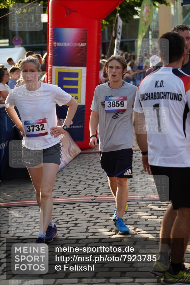13.06.2025 - Holstenköstenlauf Felixshl http://msf.ph/oto/7923785 13.06.2025 19:55:50 Laufen 2107, 2619, 2657, 3129, 3240, 3591, 3662, 3732, 3777 meine-sportfotos.de
