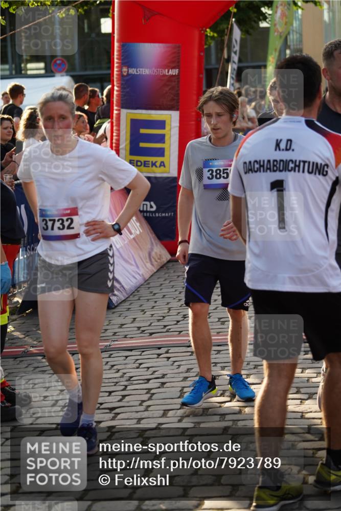 13.06.2025 - Holstenköstenlauf Felixshl http://msf.ph/oto/7923789 13.06.2025 19:55:51 Laufen 2241, 2657, 3129, 3240, 3591, 3662, 3777 meine-sportfotos.de