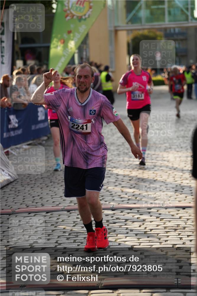 13.06.2025 - Holstenköstenlauf Felixshl http://msf.ph/oto/7923805 13.06.2025 19:55:59 Laufen 2114, 2241, 2550, 2564, 2941, 3129, 3171, 3183, 3591, 3767 meine-sportfotos.de