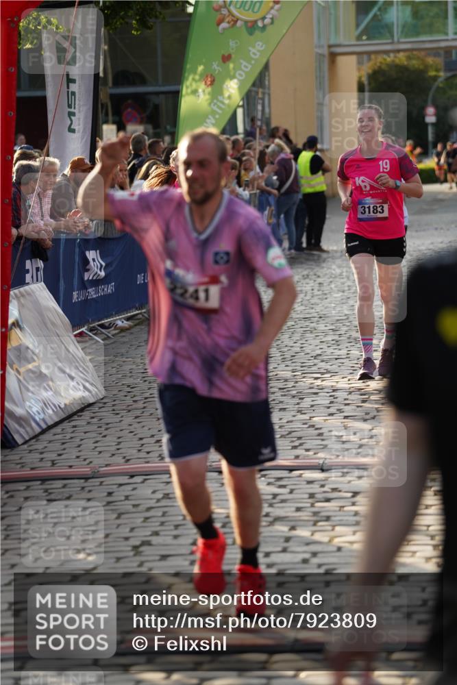 13.06.2025 - Holstenköstenlauf Felixshl http://msf.ph/oto/7923809 13.06.2025 19:56:00 Laufen 2114, 2241, 2550, 2564, 2941, 3129, 3171, 3183, 3591, 3767 meine-sportfotos.de