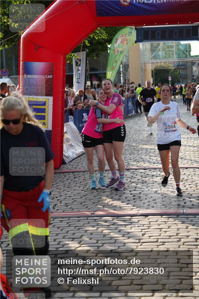 13.06.2025 - Holstenköstenlauf Felixshl http://msf.ph/oto/7923830 13.06.2025 19:56:04 Laufen 2114, 2460, 2550, 2564, 2941, 3171, 3183, 3767 meine-sportfotos.de