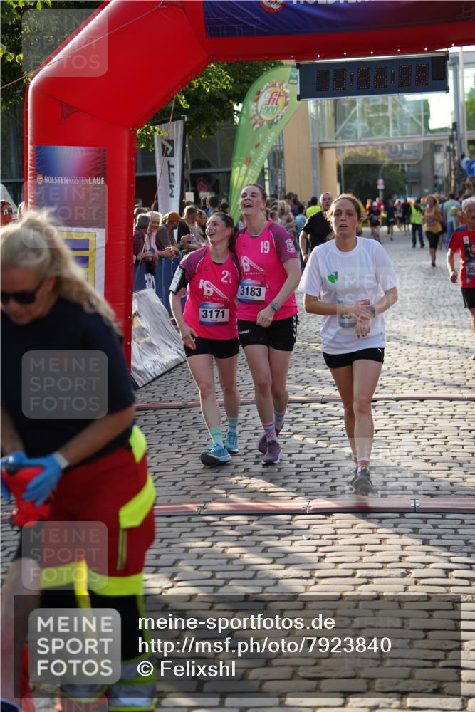 13.06.2025 - Holstenköstenlauf Felixshl http://msf.ph/oto/7923840 13.06.2025 19:56:05 Laufen 2114, 2460, 2550, 2564, 2941, 3171, 3183, 3659, 3767 meine-sportfotos.de