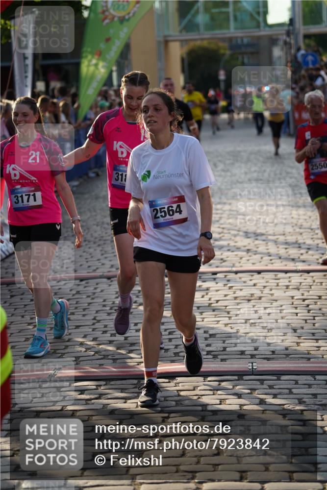 13.06.2025 - Holstenköstenlauf Felixshl http://msf.ph/oto/7923842 13.06.2025 19:56:06 Laufen 2114, 2460, 2550, 2564, 2941, 3659, 3767 meine-sportfotos.de