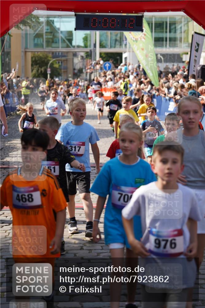 13.06.2025 - Holstenköstenlauf Felixshl http://msf.ph/oto/7923862 13.06.2025 16:08:21 Laufen 7, 191, 317, 454, 578, 582, 683, 695, 854, 956, 967, 1145, 1152, 1204 meine-sportfotos.de