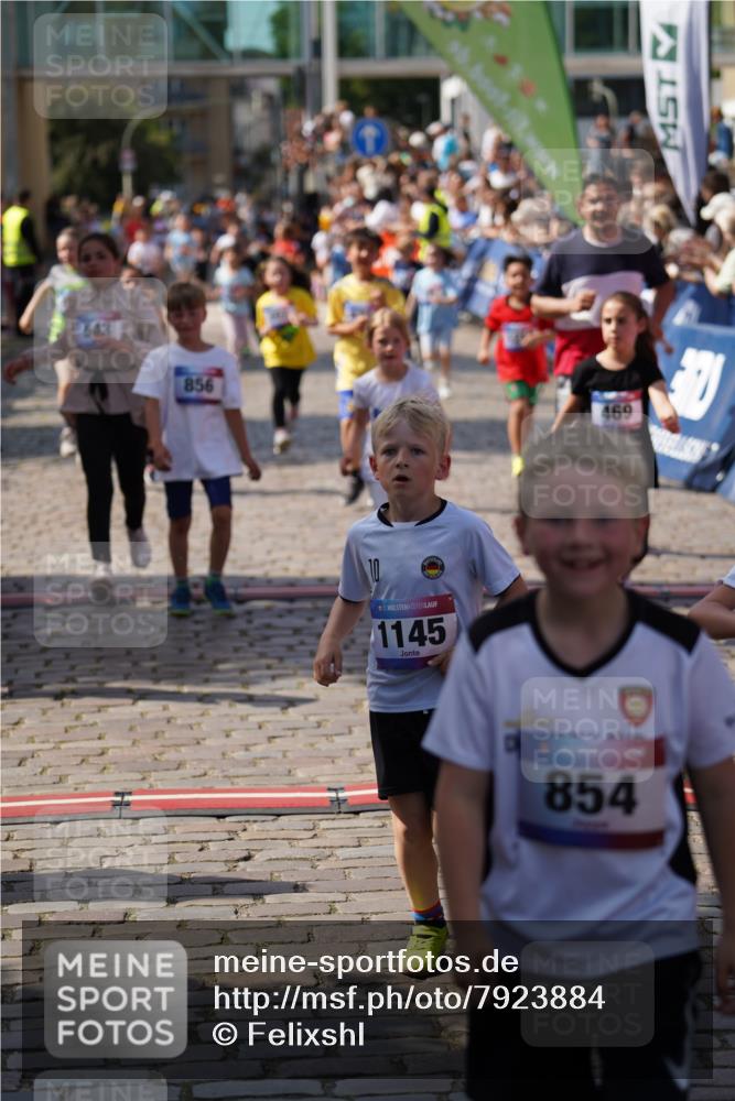 13.06.2025 - Holstenköstenlauf Felixshl http://msf.ph/oto/7923884 13.06.2025 16:08:31 Laufen 289, 295, 433, 446, 450, 469, 597, 856, 1145, 1209, 1210, 1213, 1302, 1385, 1421, 1806 meine-sportfotos.de